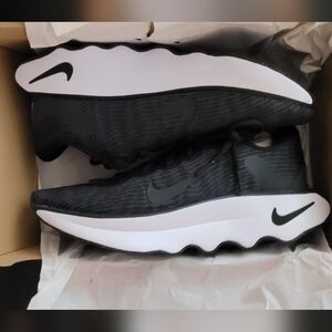 Women Nike sneakers size 9